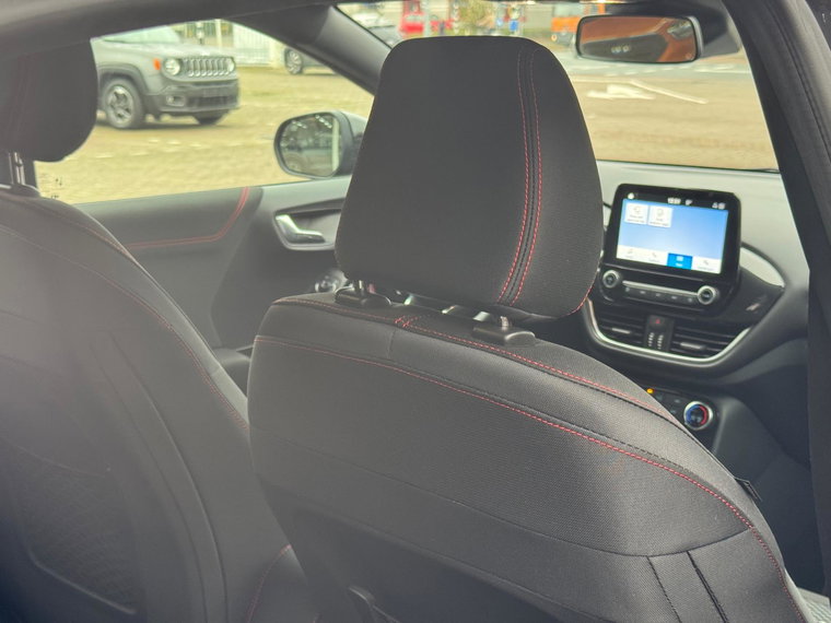 Vehicle Image 32