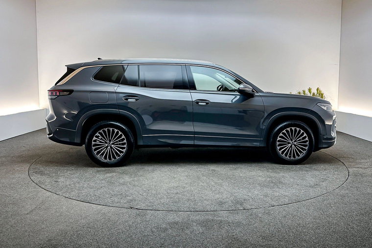 Vehicle Image 8