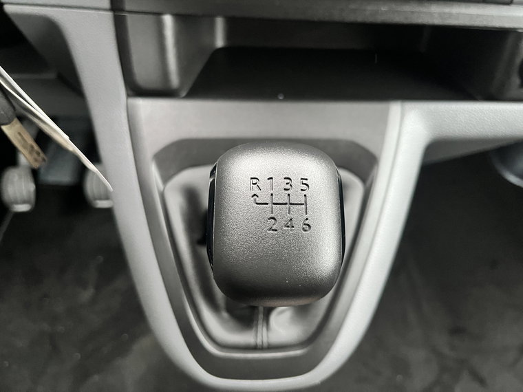 Vehicle Image 28