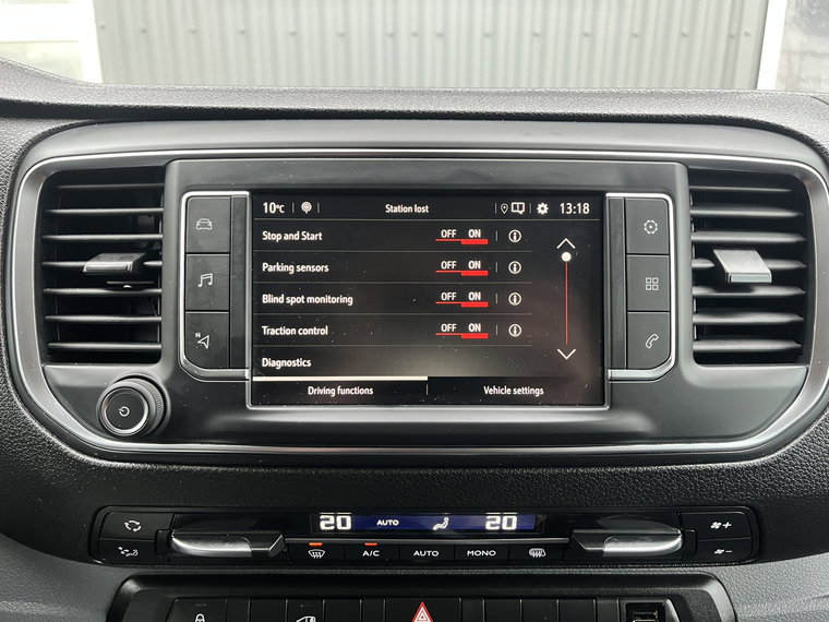 Vehicle Image 32