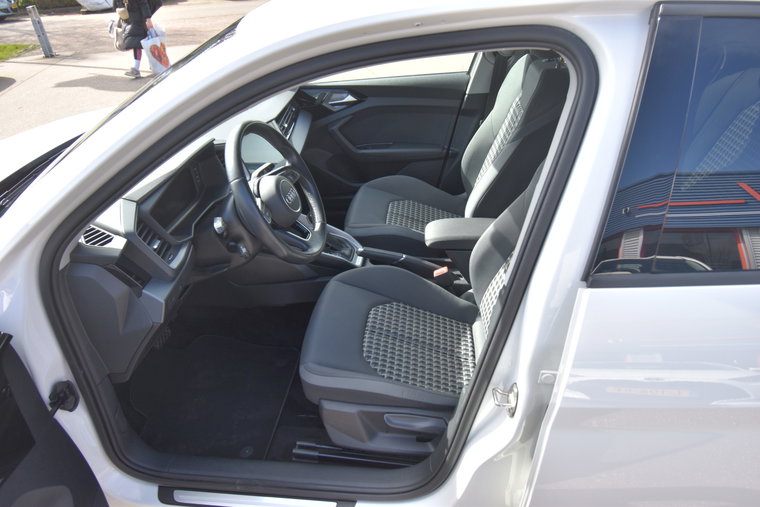 Vehicle Image 21