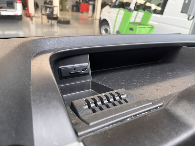 Vehicle Image 38