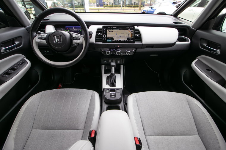 Vehicle Image 15