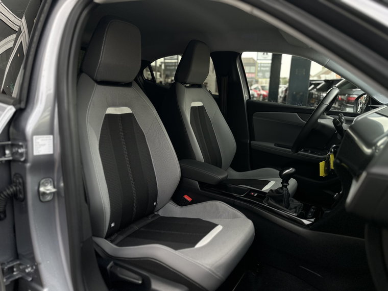 Vehicle Image 14