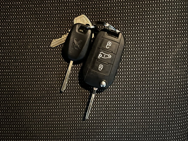 Vehicle Image 18